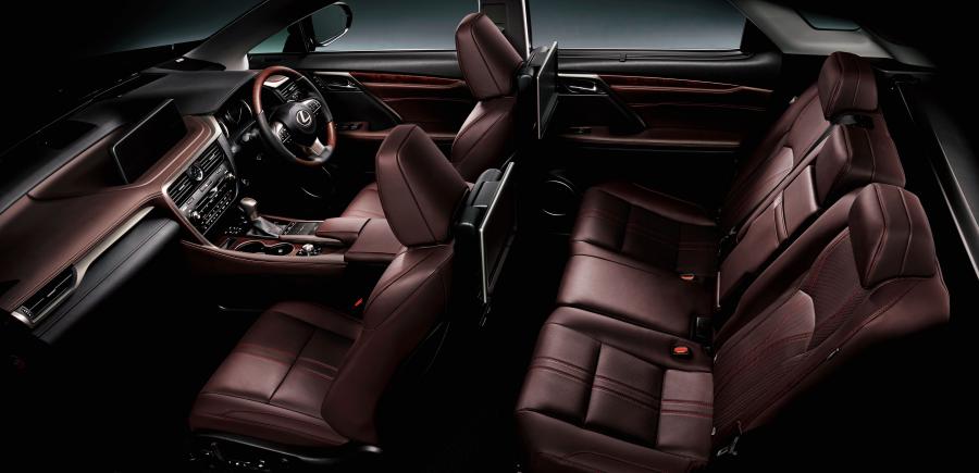 Интерьер Lexus RX450h 2019 года  (JP) (фото 6 из 26)